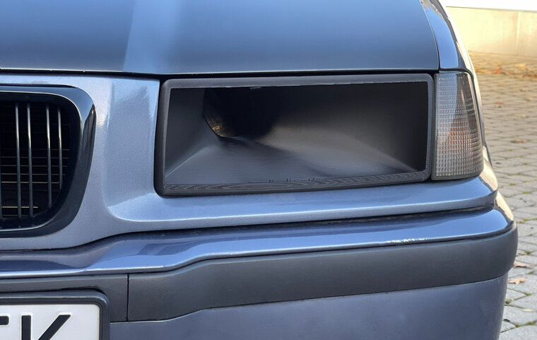 Air Scoop koplamp BMW E36 bestuurderszijde montage detail